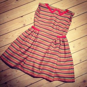 zigzag dress with fake collar